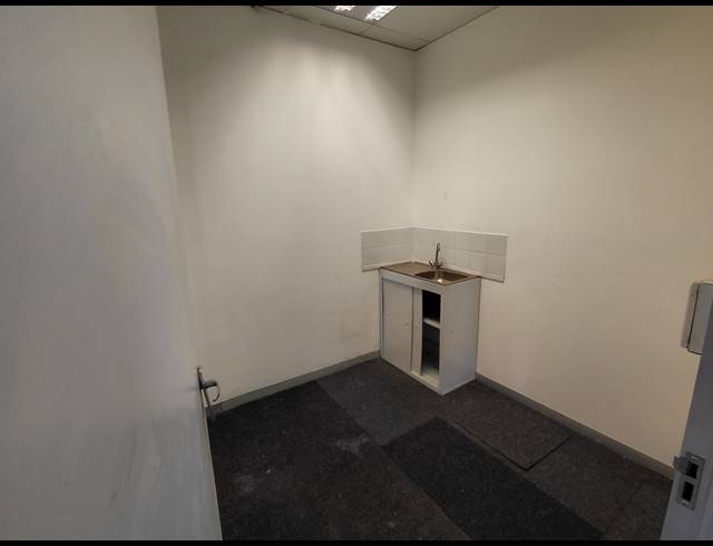 233M² OFFICE TO LET IN HALFWAY HOUSE
